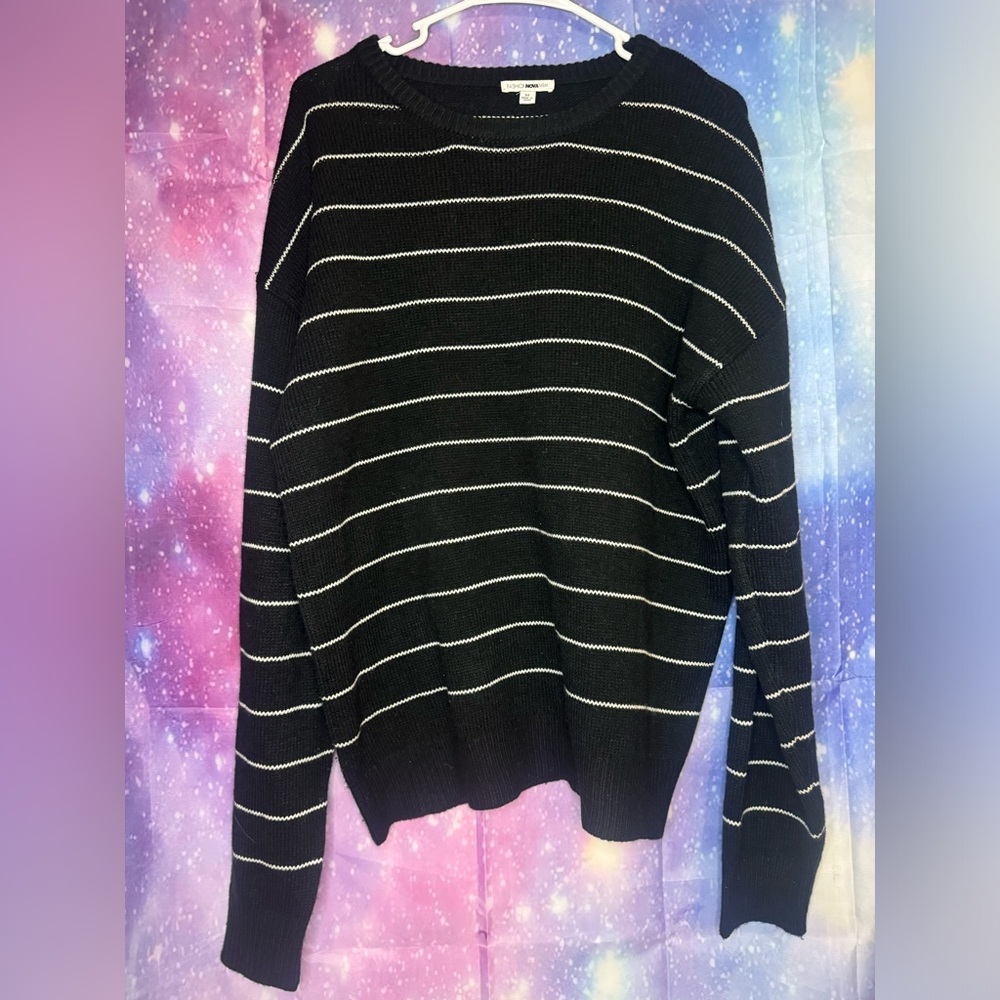 Fashion nova men’s striped sweater 🛍